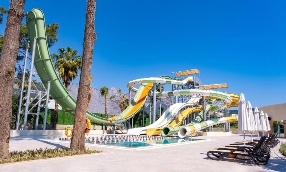 Отель Greenwood Resort 4*