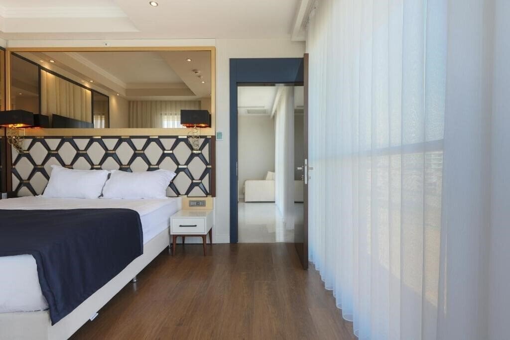 Serenity Queen Hotel 5* суреті