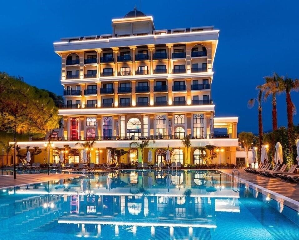 Отель Serenity Queen Hotel 5*