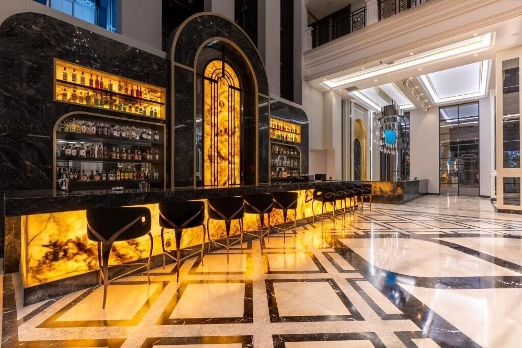 Фото Serenity Queen Hotel 5*