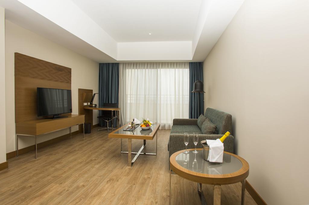 Liberty Kusadasi (ex. Seven Seas Sealight Elite) 5* суреті