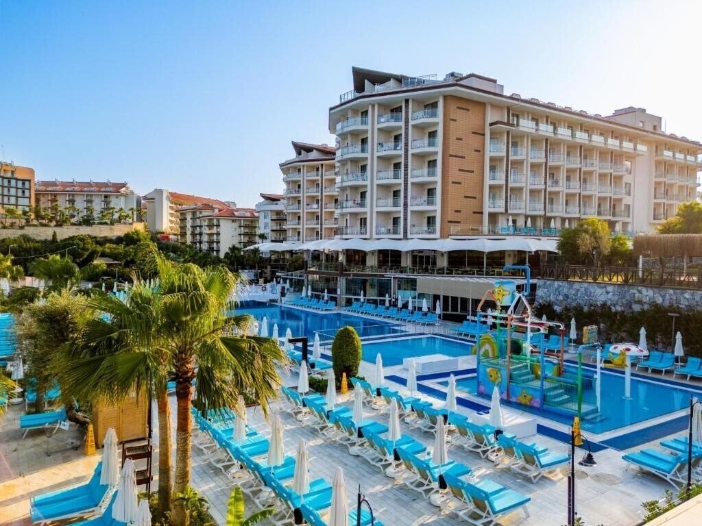 Ramada Resort by Wyndham Kusadasi & Golf 4* қонақ үйі