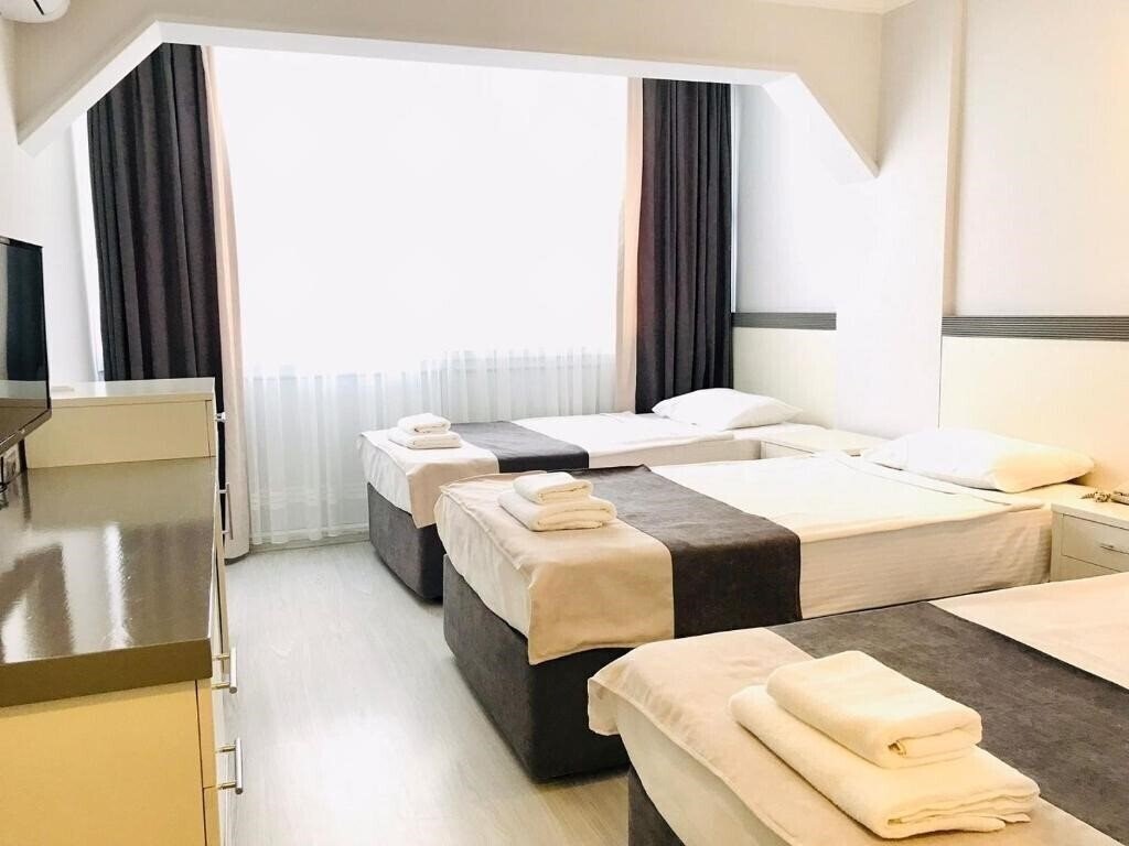 Фото Roxx Royal Hotel 3*