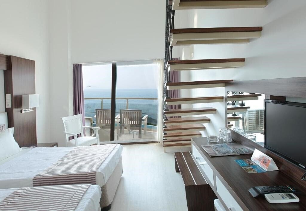 Фото Arora Hotel 4*