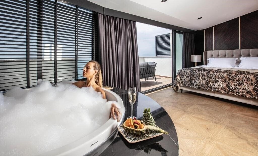 Фото Charisma De Luxe Hotel 5*