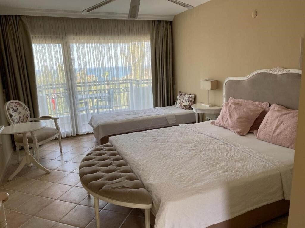 Carina 3* суреті