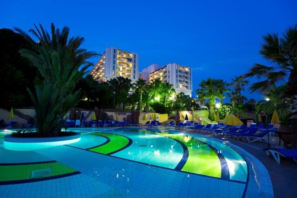 Fantasia Hotel DeLuxe 5* қонақ үйі