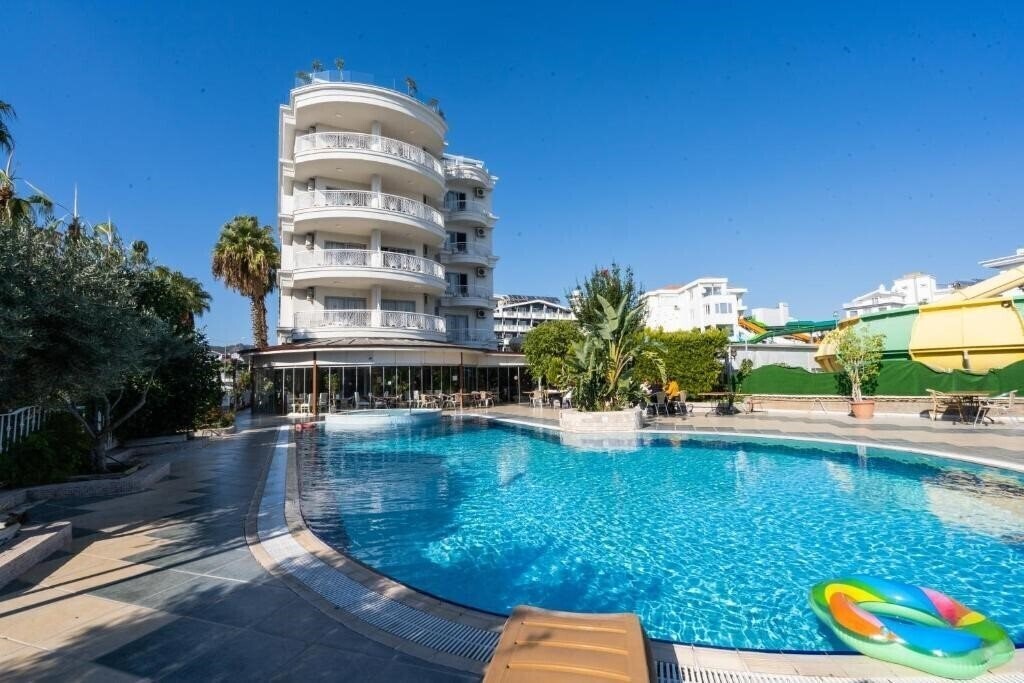 Отель Romance Beach Hotel 3*