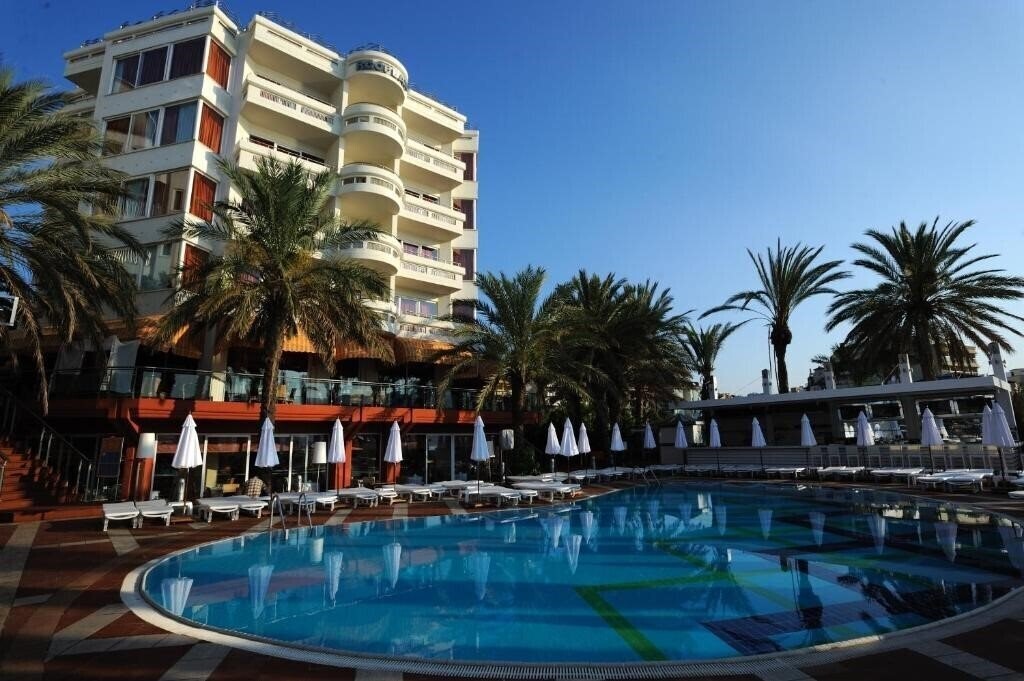 Отель Elegance Hotels International 5*