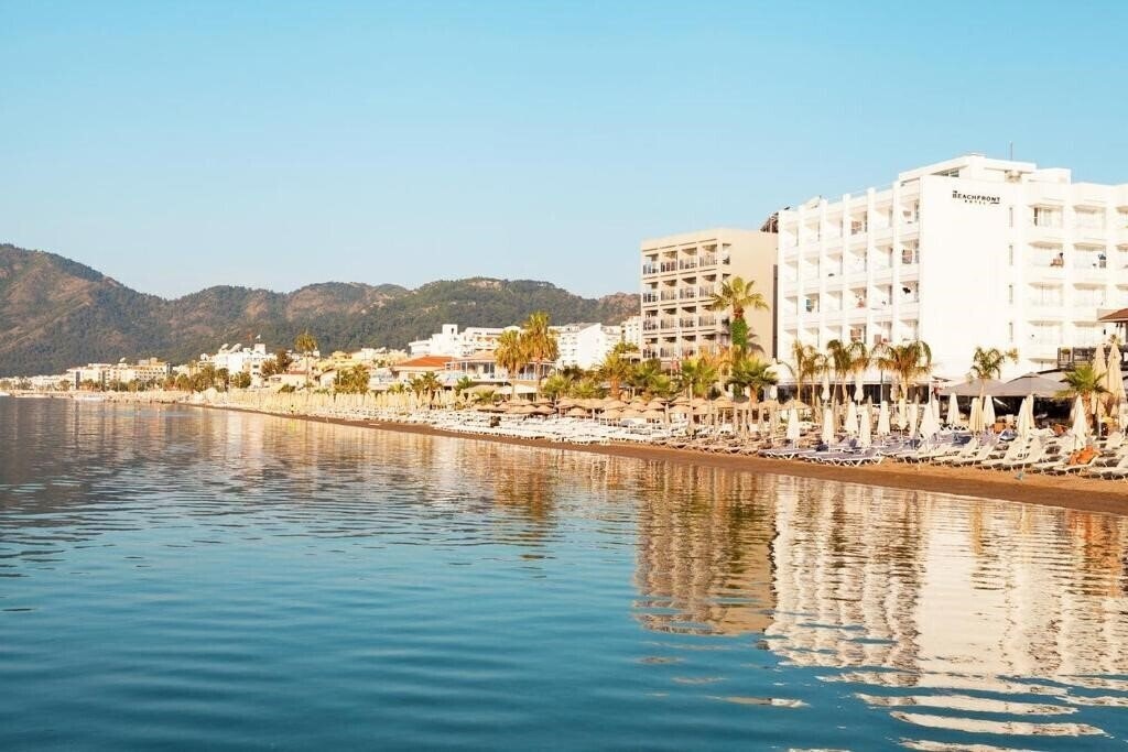Отель The Beachfront Hotel 4*