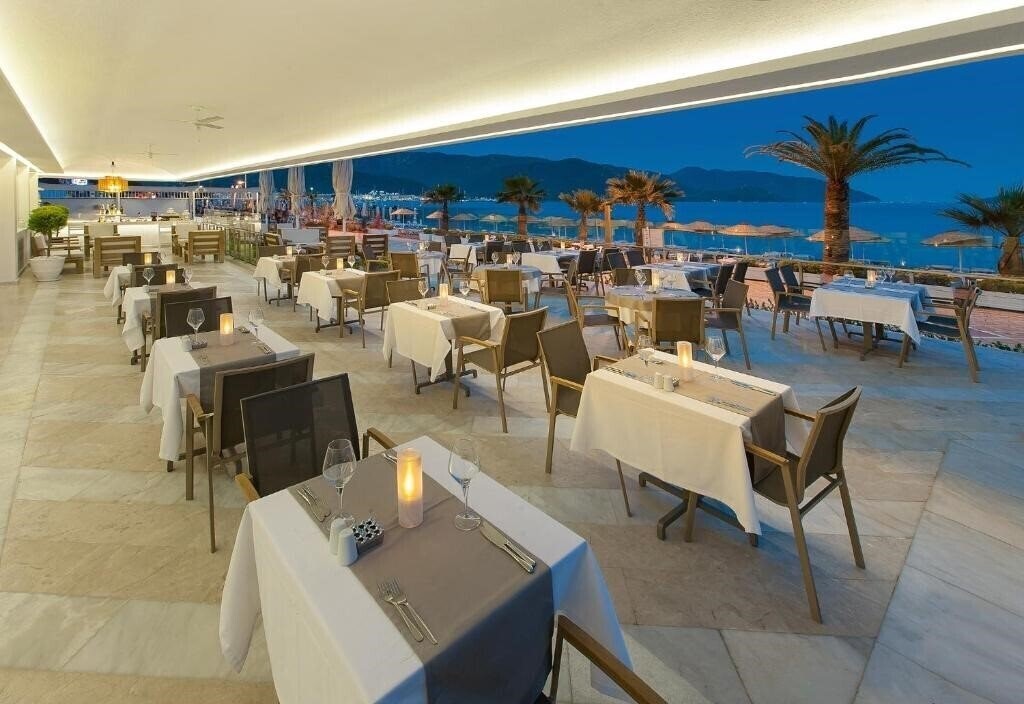 Изображение The Beachfront Hotel 4*