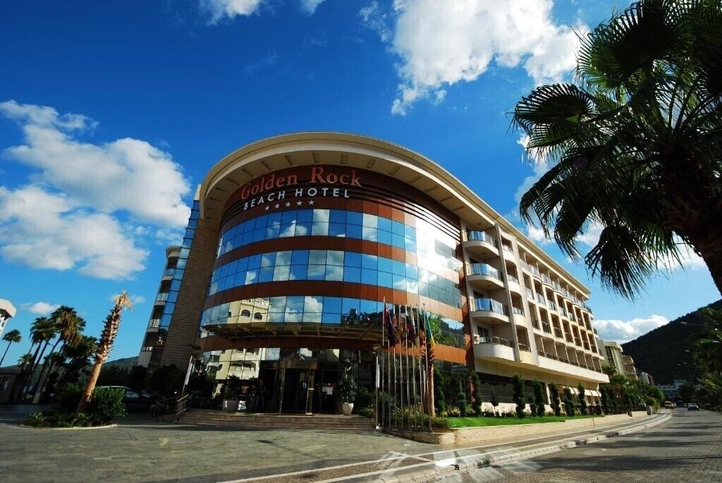 Golden Rock Beach Hotel 5* қонақ үйі