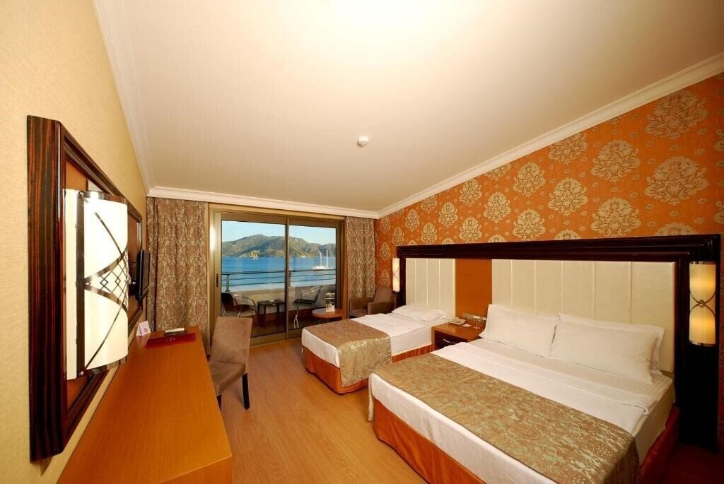 Фото Golden Rock Beach Hotel 5*