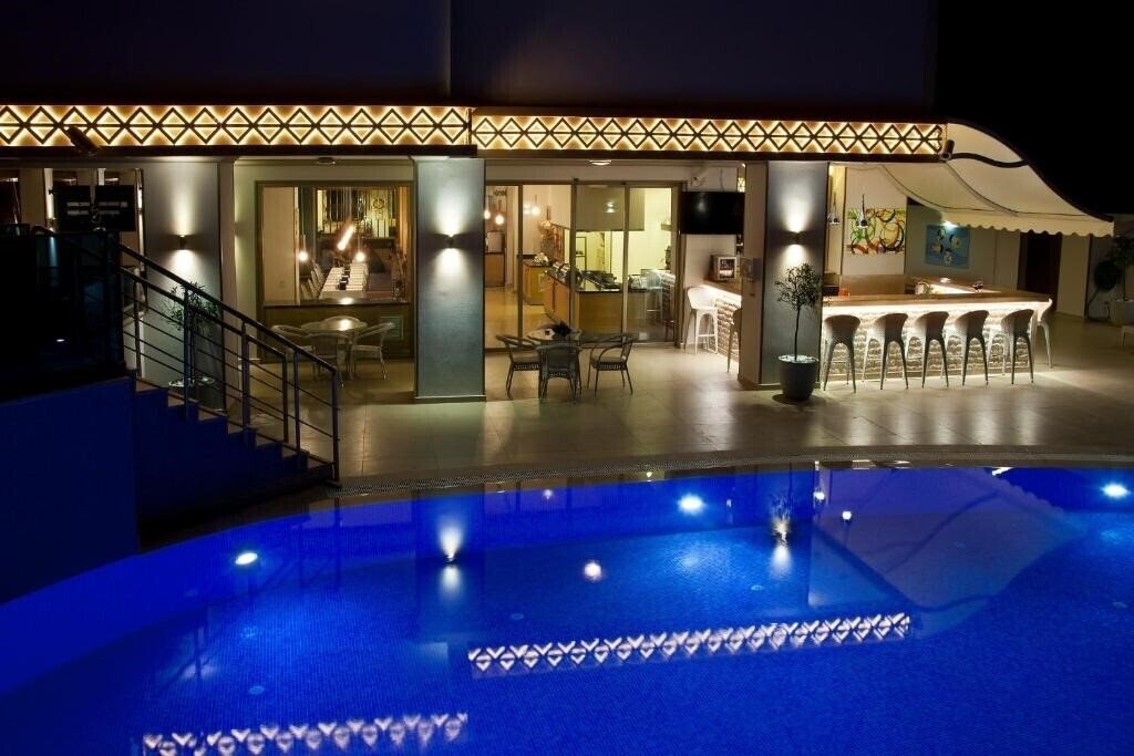 Aurasia Deluxe Hotel (ex. Aurasia Design, JDW Design Hotel, JDW Luxury Dizayn Hotel, Jan de Witt Hotel) 3* суреті