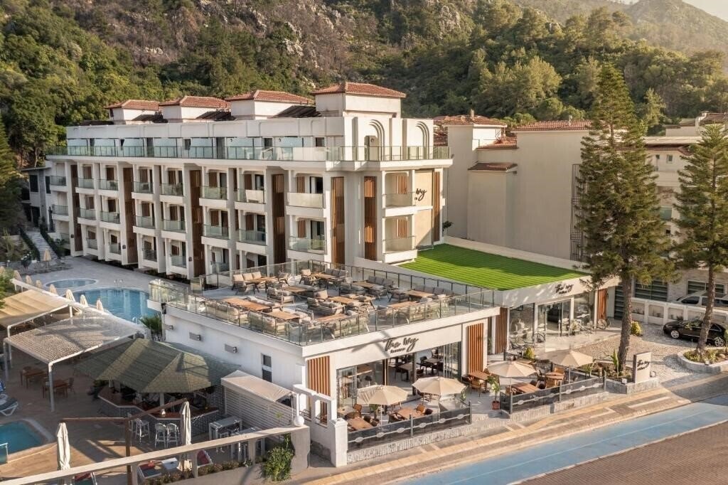 Отель The Ivy Suites (ex. The Ivy Suites Luxury, Melita Apart Hotel) 4*