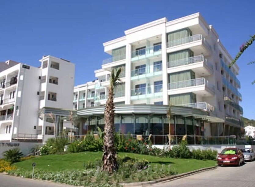 Отель Blue Bay Classic (ex. Blue Bays Deluxe Hotel) 4*
