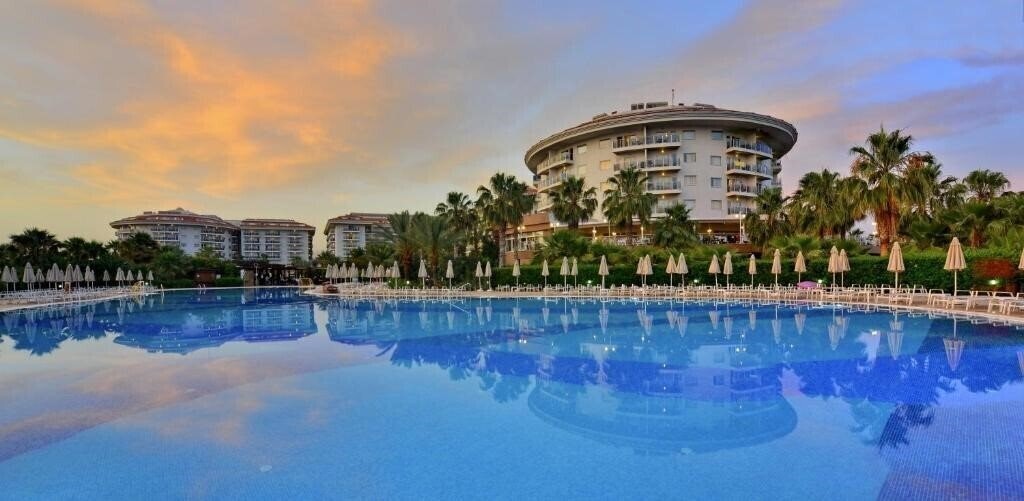 Sea World Resort & SPA 5* суреті