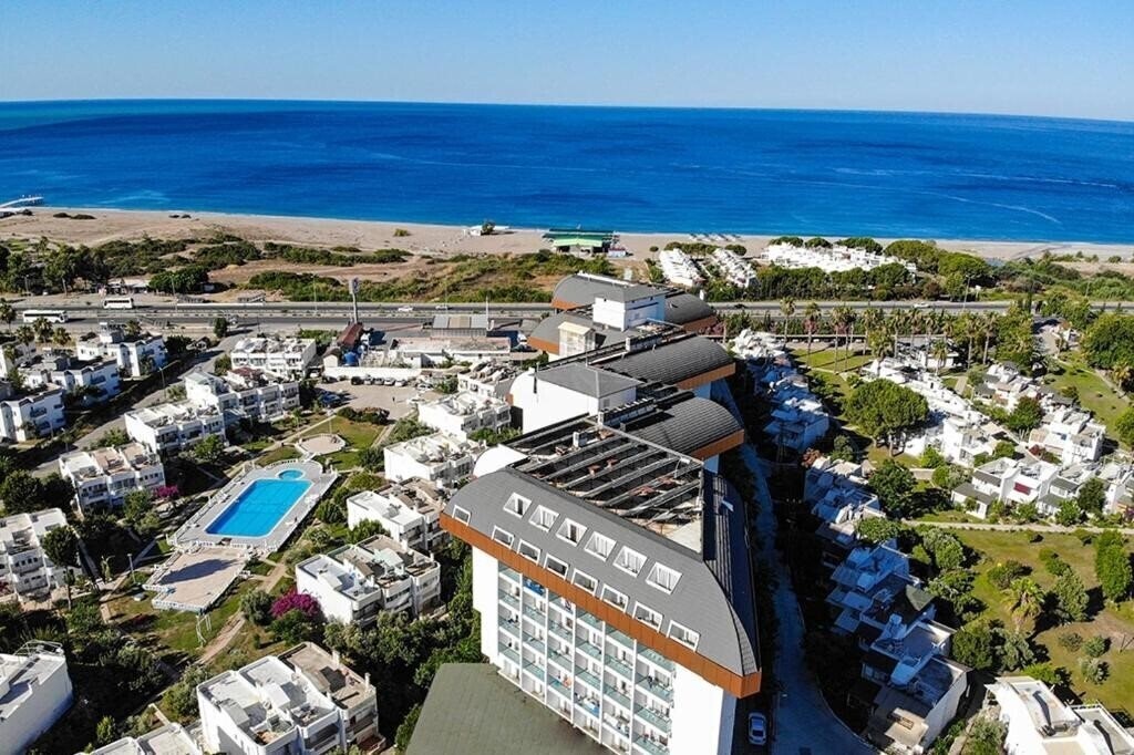 Throne Beach Resort & SPA 5* фотосуреті