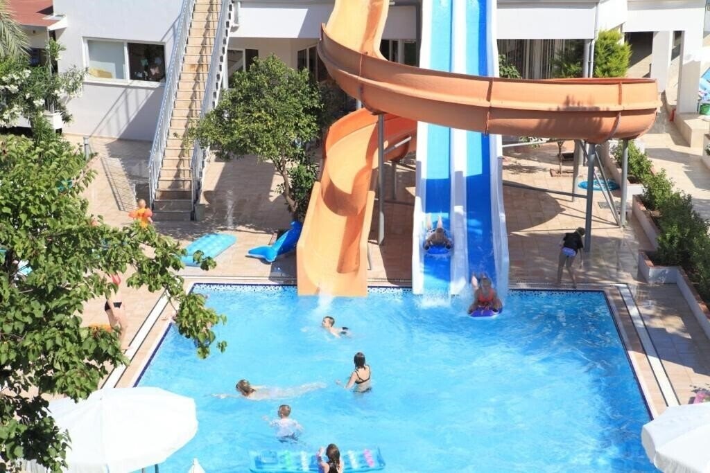 Cats Garden Hotel 3* суреті