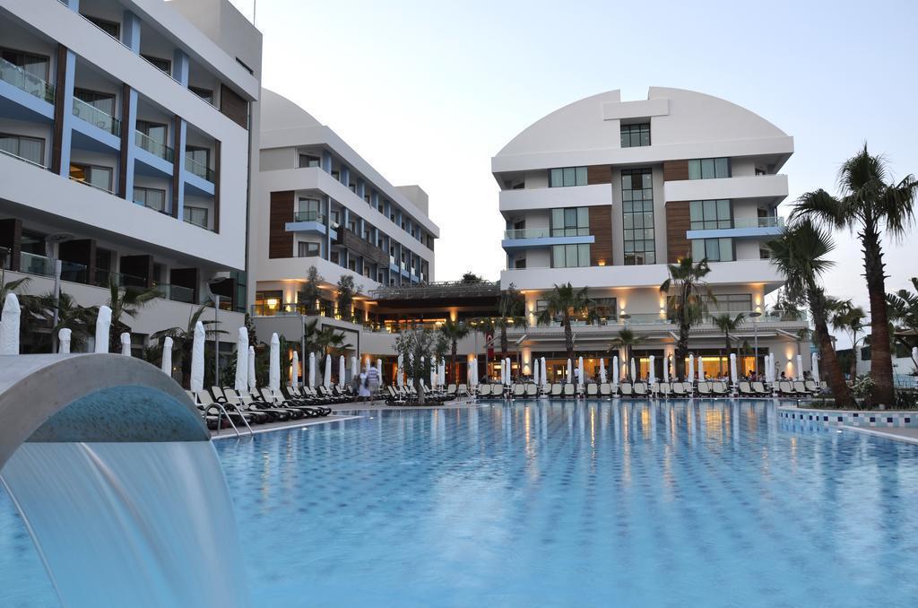 Port Side 5* фотосуреті