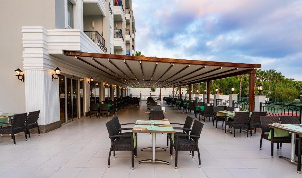 Royal Atlantis Beach 4* суреті