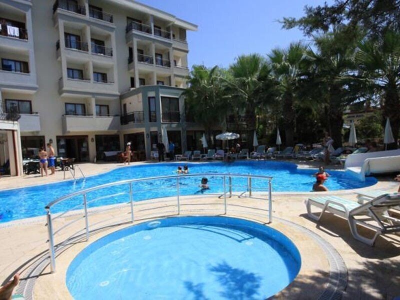 Отель Hera Beach Hotel 3*