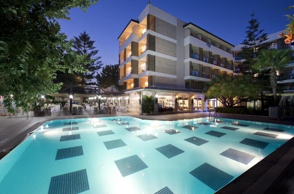 Отель Trendy Side Beach 4*