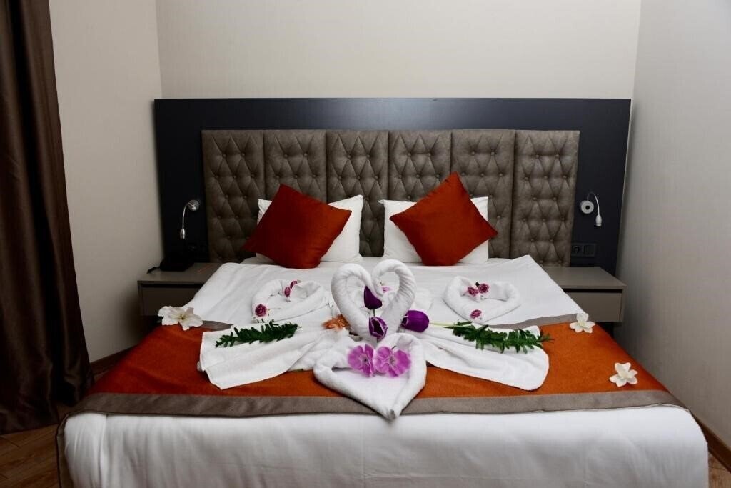 Отель Side Golden Rock Hotel & Spa 4*