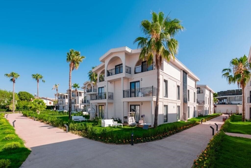 Фото Benata Hotel 5*