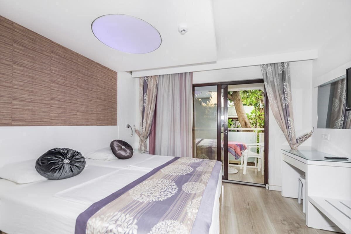 Tropic Beach Club Hotel (ex. Mirside Tropic, Tropic On The Beach) 4* қонақ үйі