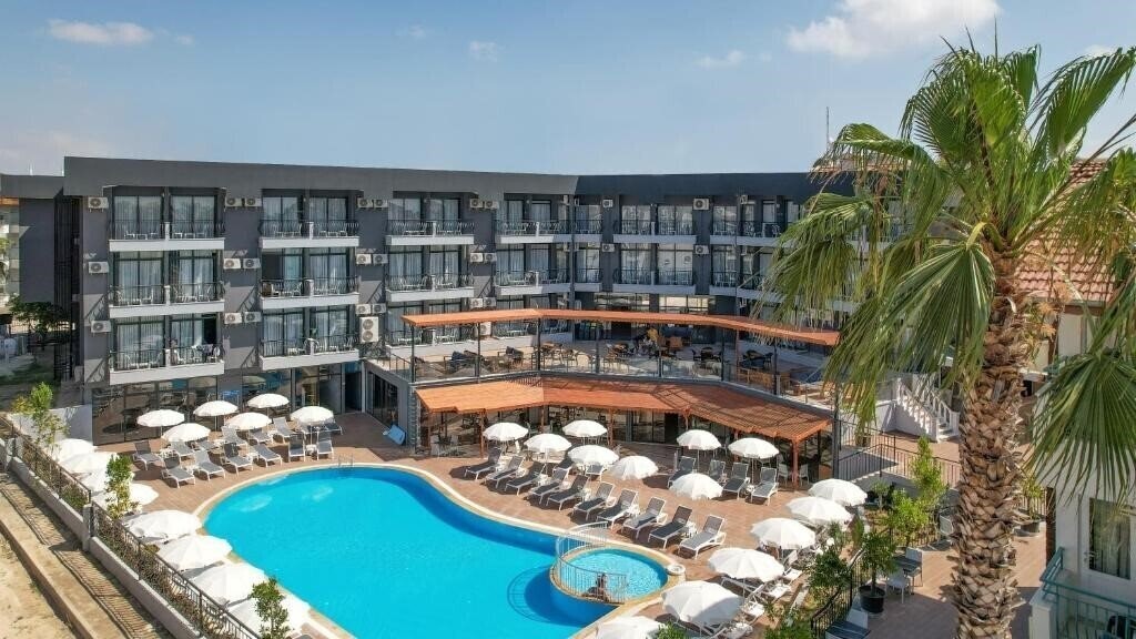 Clover Magic Park Side 3* қонақ үйі