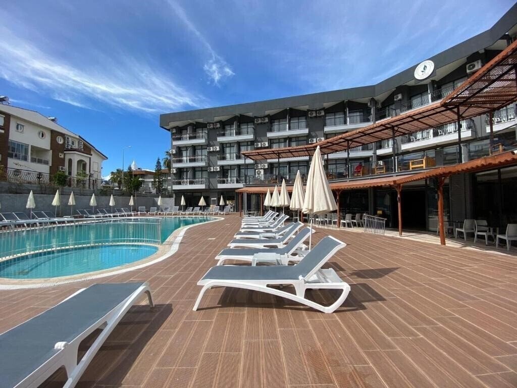 Clover Magic Park Side 3* суреті