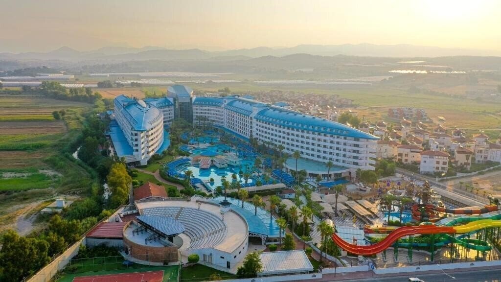 Crystal Admiral Resort Suites & SPA 5* қонақ үйі