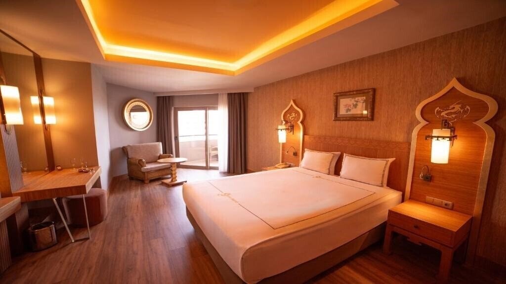 Отель Royal Dragon Hotel 5*