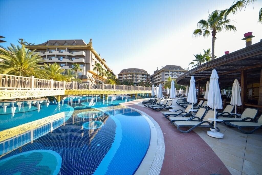 Royal Dragon Hotel 5* фотосуреті