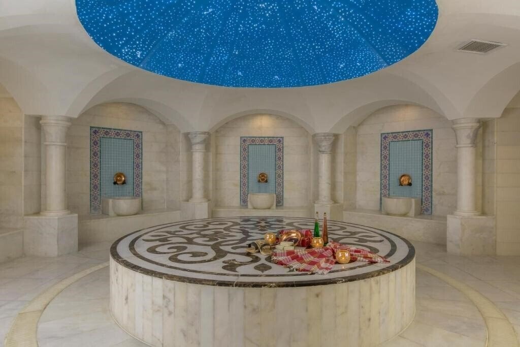 Фотография Royal Dragon Hotel 5*