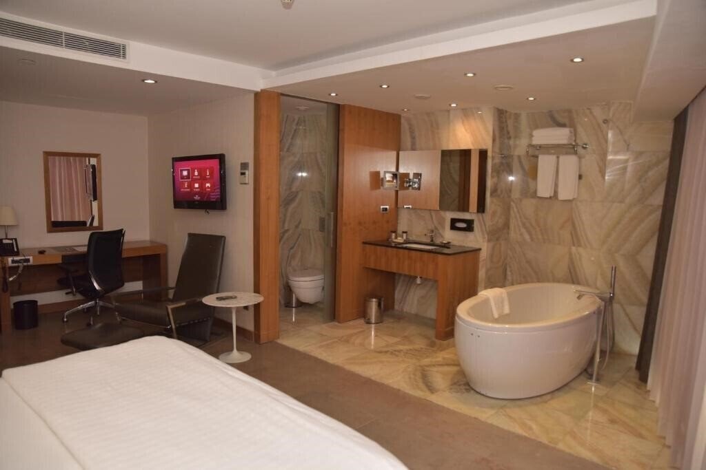 Crowne Plaza Harbiye 5* қонақ үйі