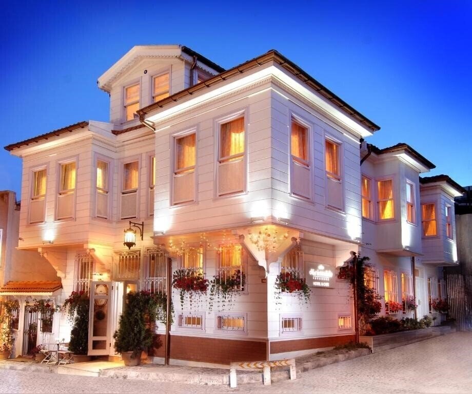 Отель Darussaade Hotel Restaurant (ex. Darusaade Hotel, Darussaade, Darussaade Istanbul, Darussade Hotel) 4*