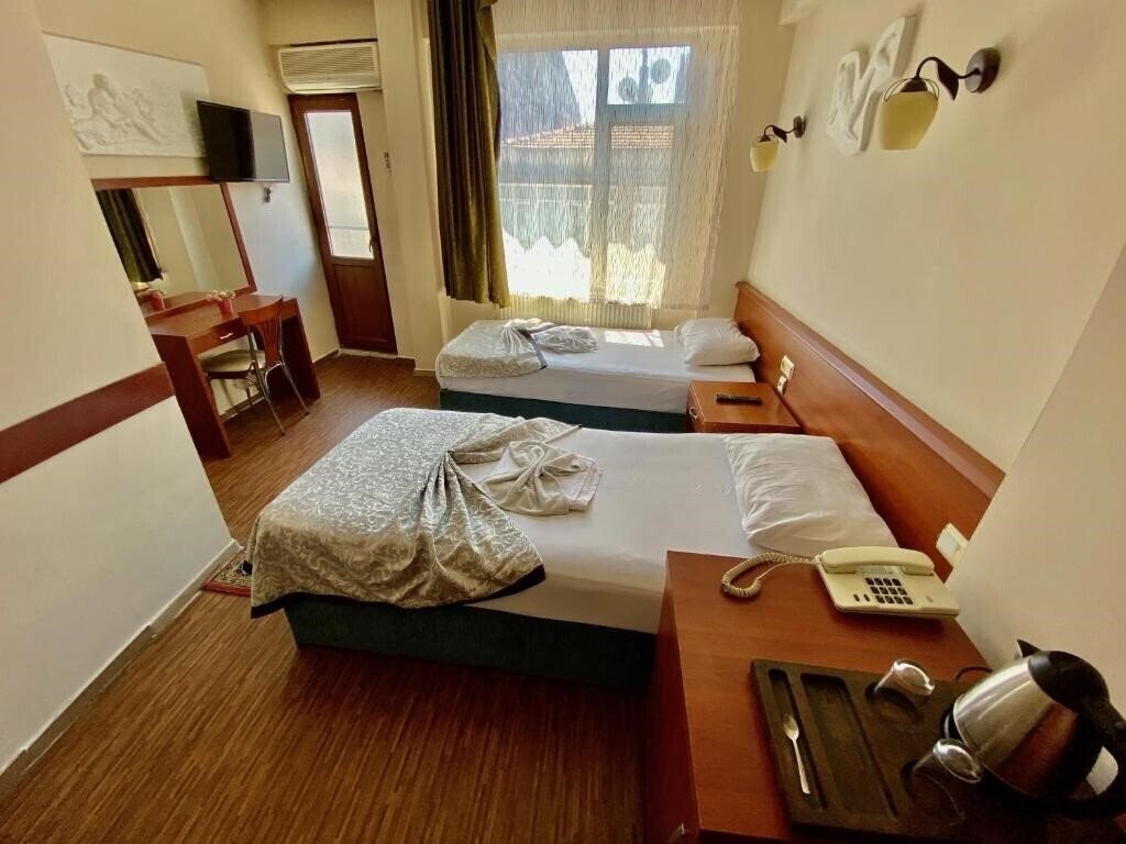 Фото Kadikoy Kervansaray Hotel (ex. Kervansaray Hotel) 4*