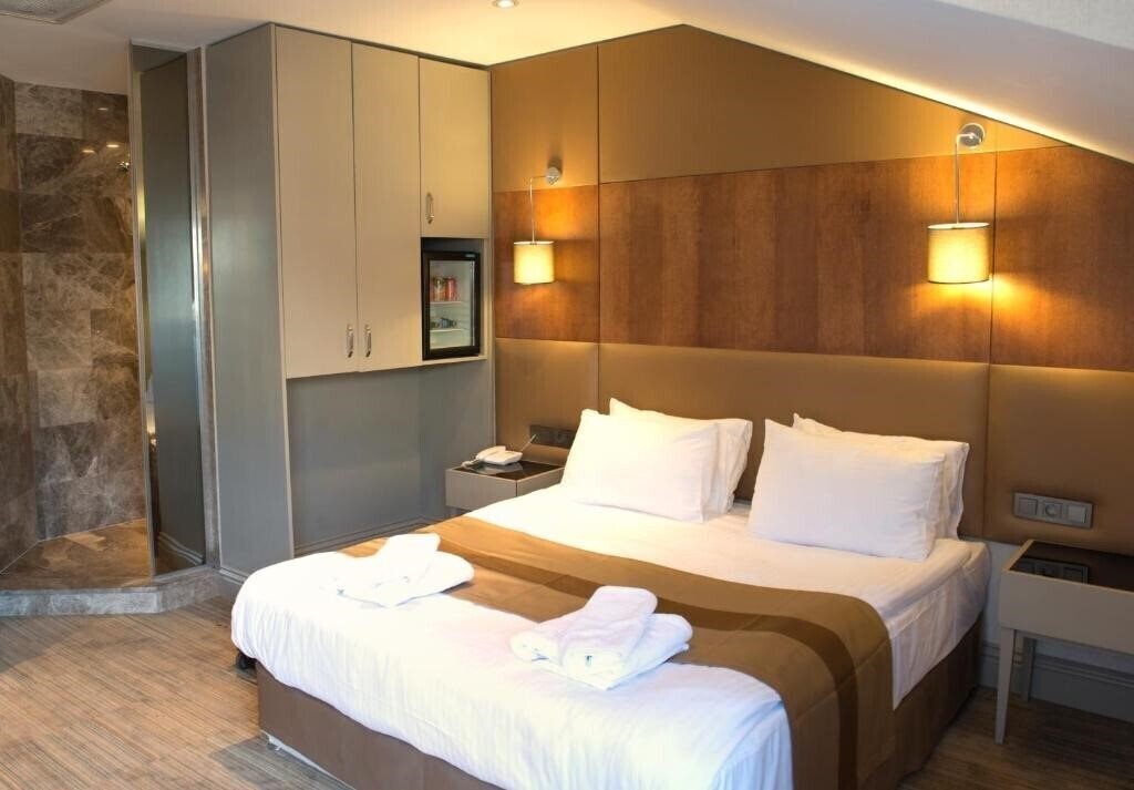 Отель GK Regency Suites 4*