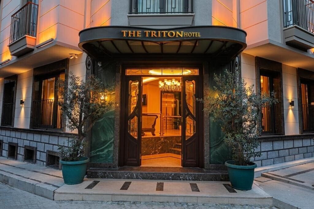 Triton Hotel (ex. Azade Hotel, Best Western Obelisk) 4* қонақ үйі