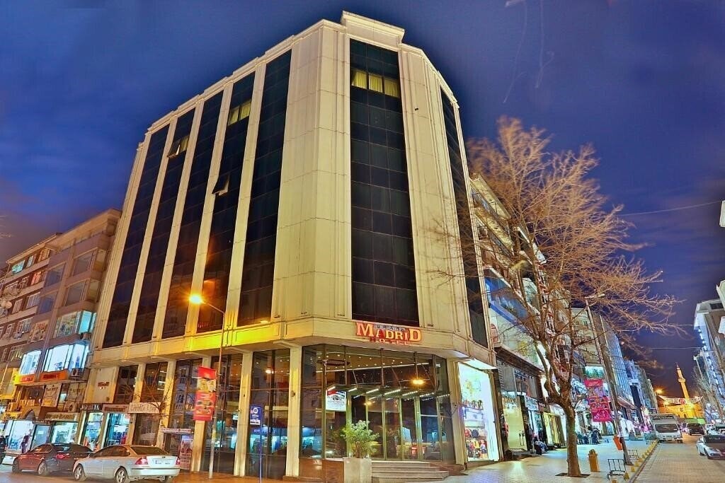 Отель Grand Madrid 3*