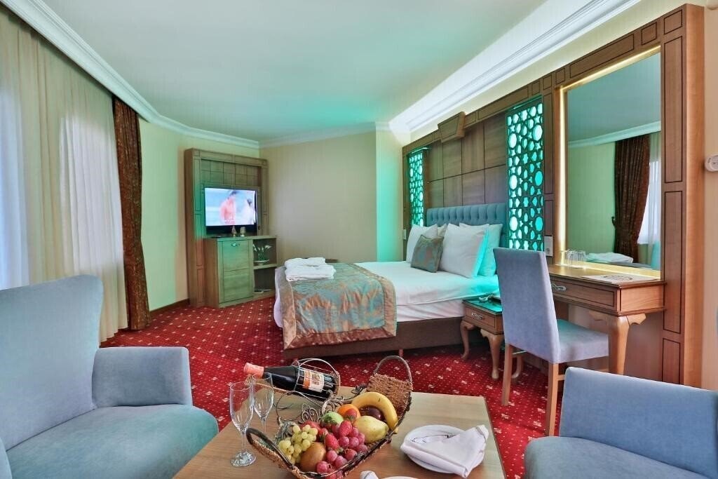 Budo Hotel 3* фотосуреті