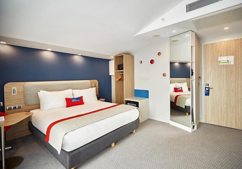 Картинка Holiday Inn Express Istanbul Atakoy Metro by IHG 3*