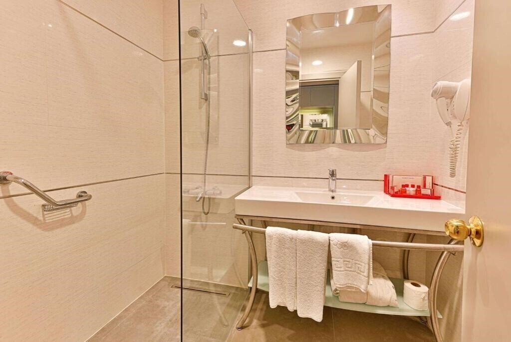 Ramada Hotel & Suite Atakoy 5* суреті