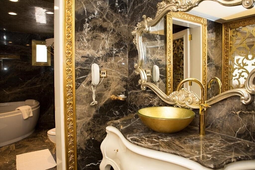Фото Hotel Buyuk Hamit 4*