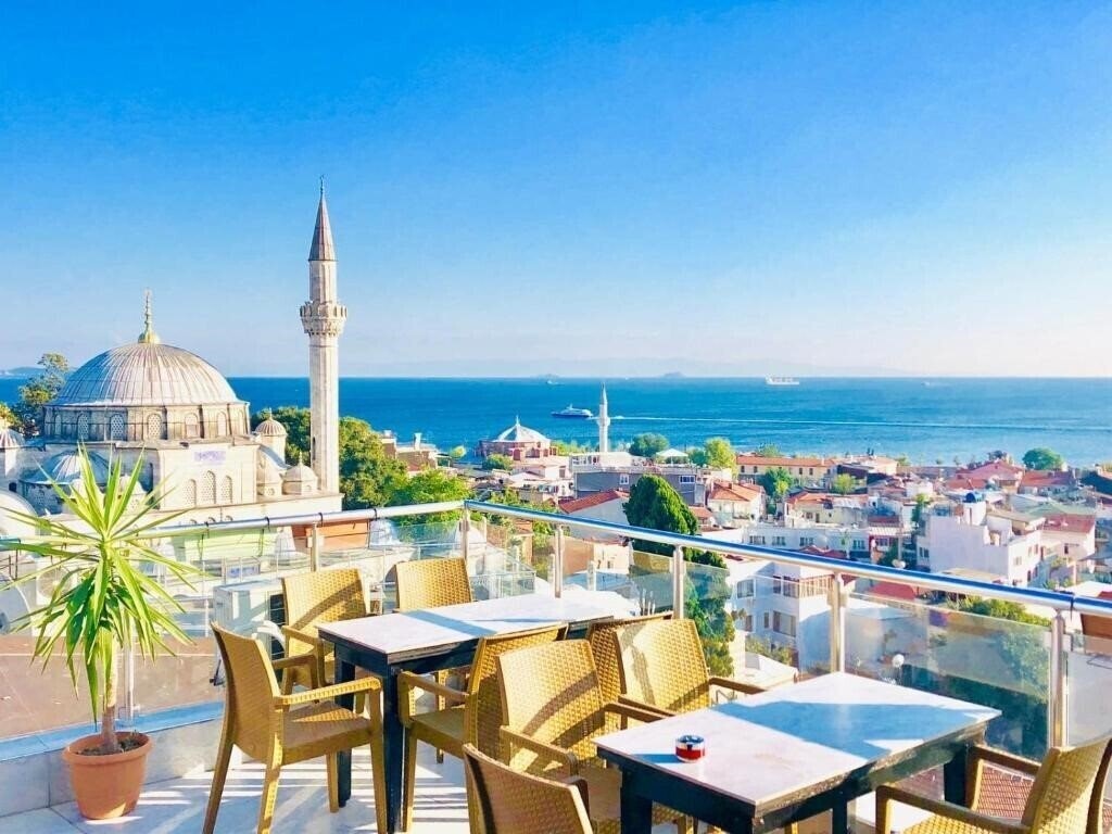 Отель Art City Hotel 3*