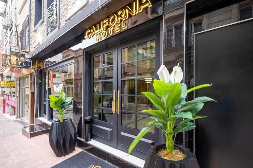 Фото California Istanbul 3*
