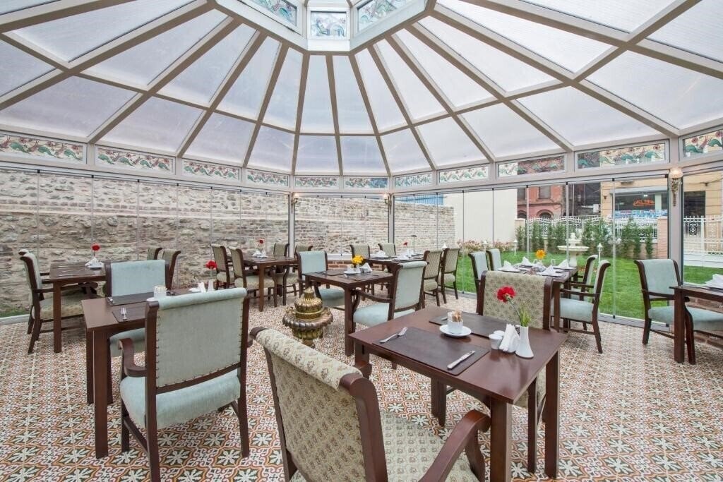 Фотография Enderun Hotel 4*