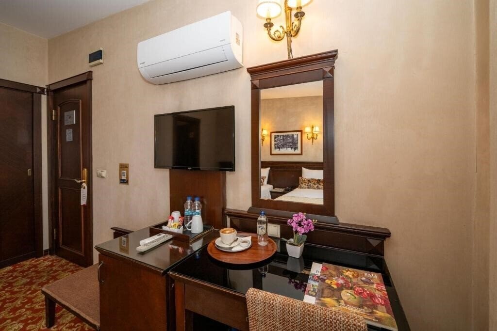 Отель Pera Rose Hotel (ex. Pera Rose Boutique, Rose by Molton Hotels) 4*